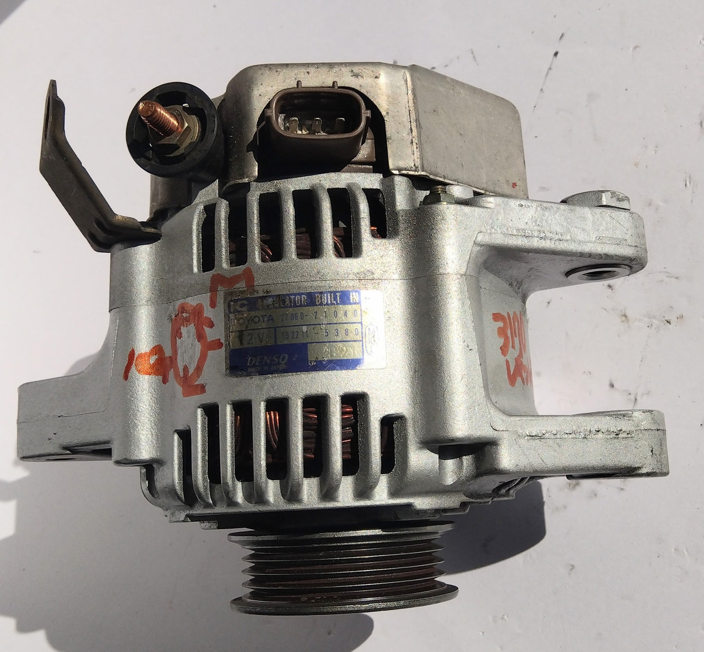 オルタネーター　TOYOTA　純正品番　27060-21040