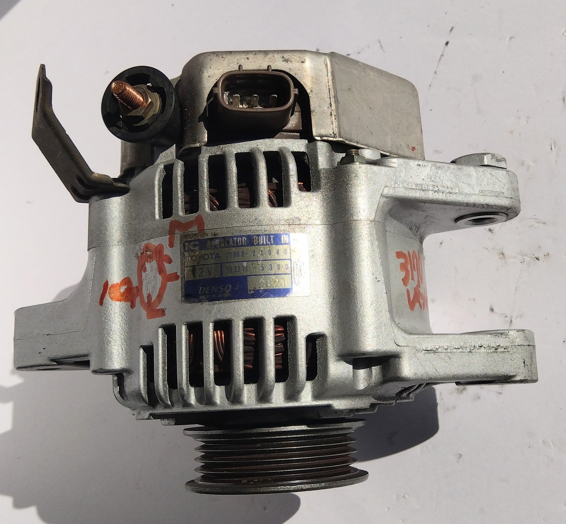 オルタネーター　TOYOTA　純正品番　27060-21040